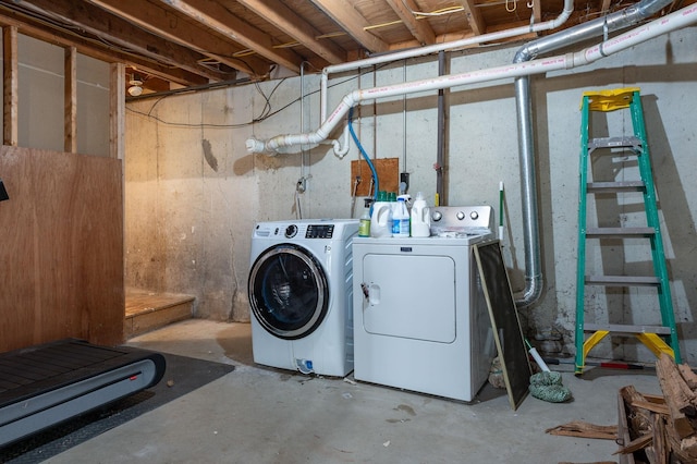 washroom with washer and clothes dryer