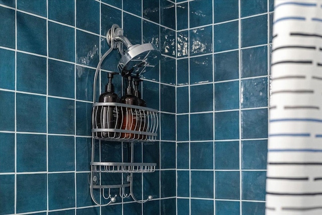 room details with tiled shower