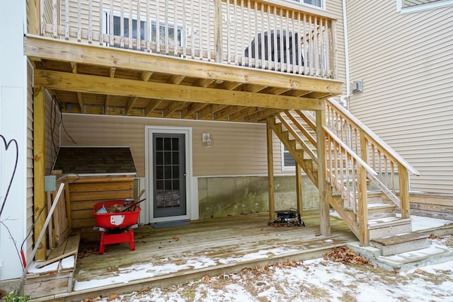 property entrance with a wooden deck