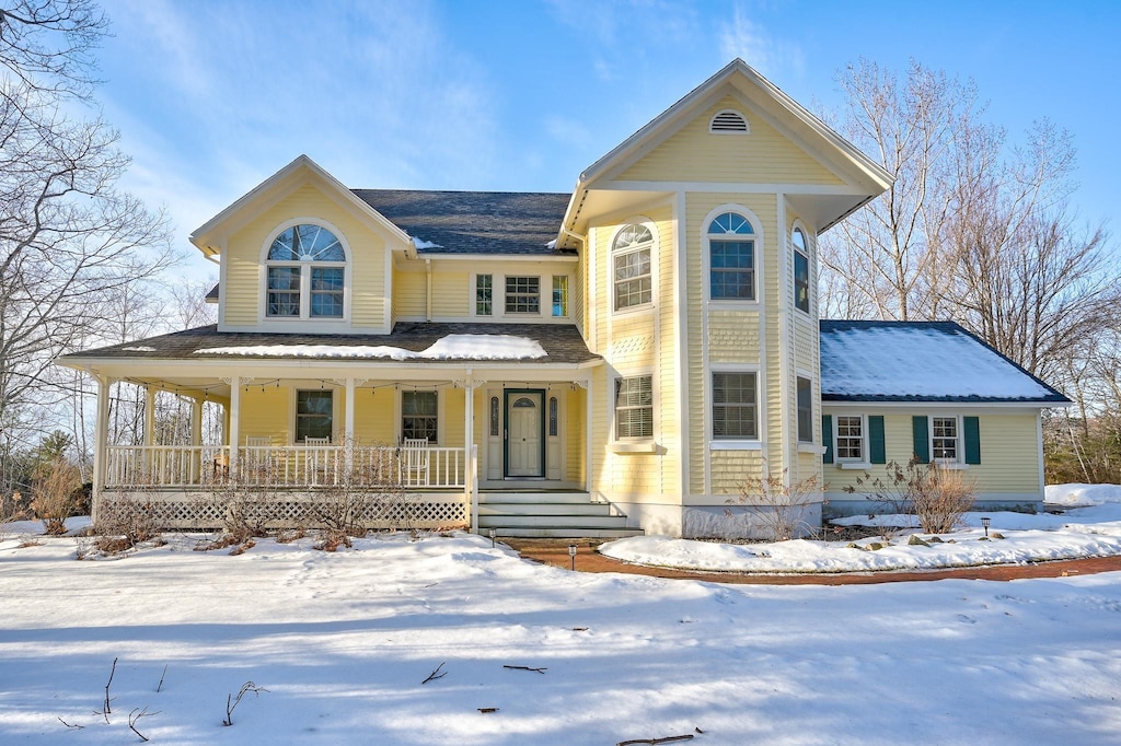 view of front of property featuring a porch