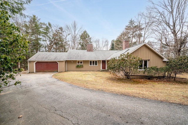 single story home featuring a garage