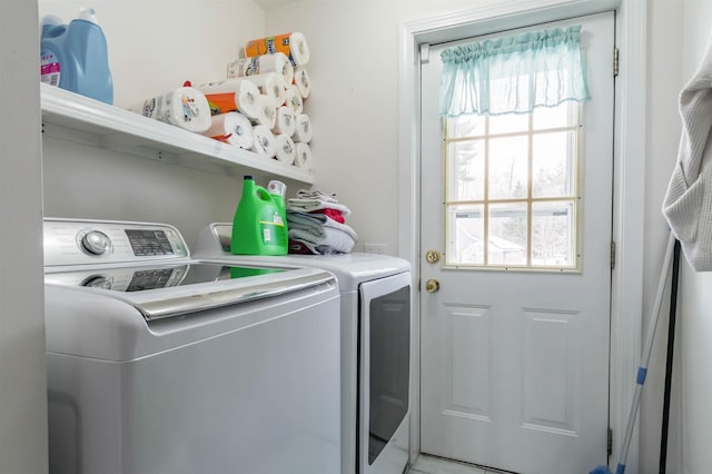 washroom featuring washing machine and clothes dryer