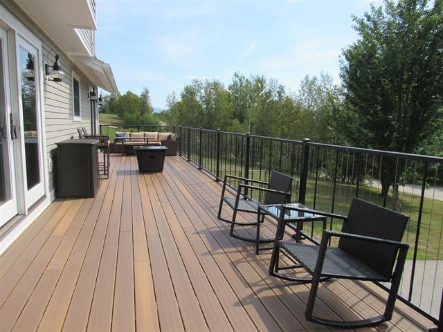 deck with outdoor lounge area