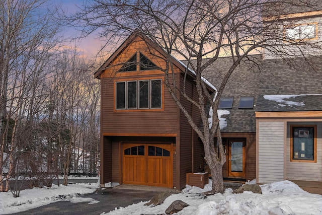 view of front facade with a garage