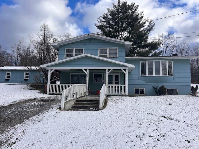 view of front of property featuring a porch