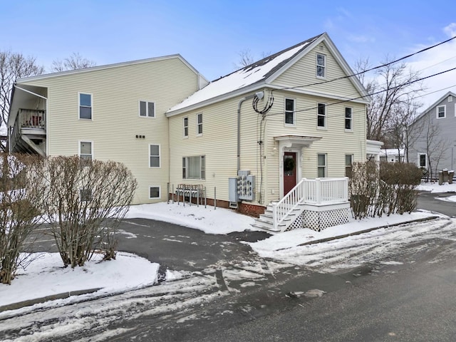 view of front of property