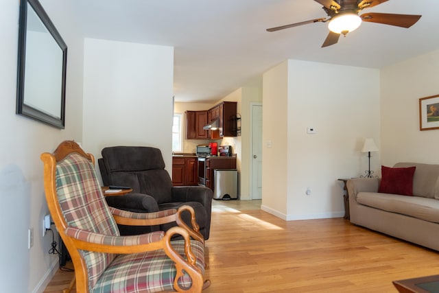 sitting room featuring light hardwood / wood-style floors and ceiling fan