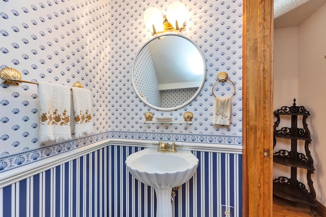 bathroom with a textured ceiling