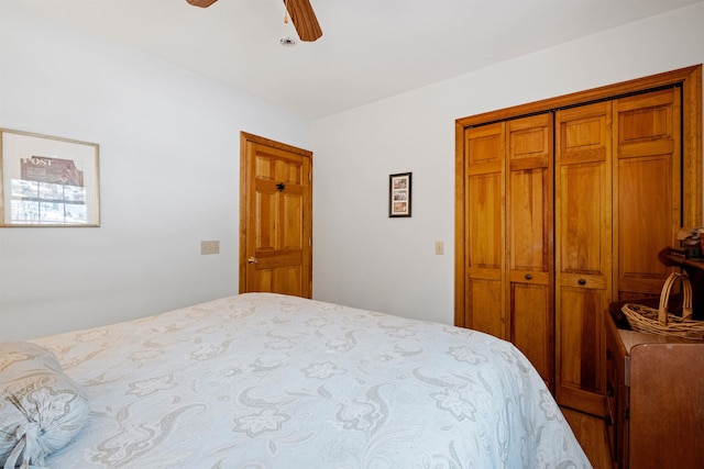 bedroom featuring ceiling fan and a closet