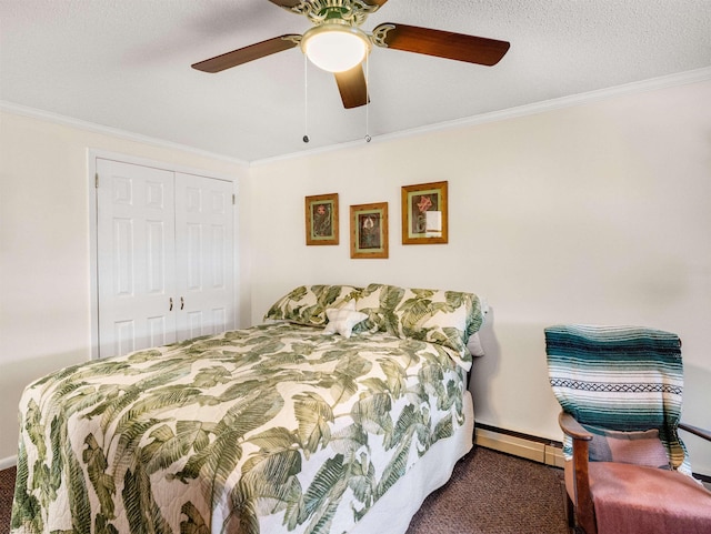 carpeted bedroom featuring ceiling fan, crown molding, a textured ceiling, baseboard heating, and a closet