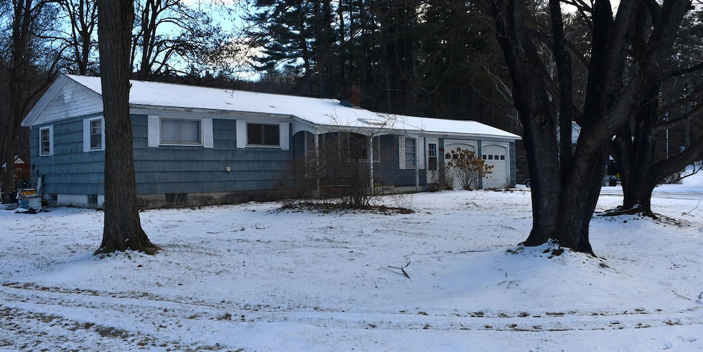 single story home featuring a garage