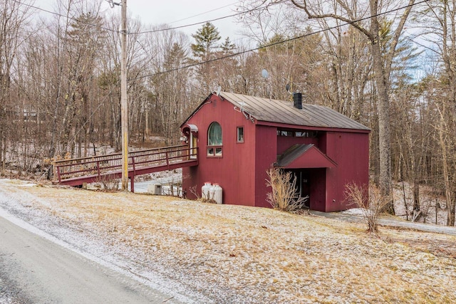 view of outbuilding