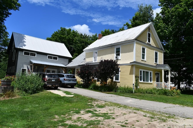 view of front of house with a front yard