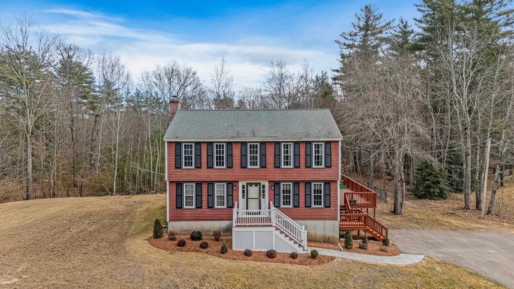 view of front of house featuring a front yard