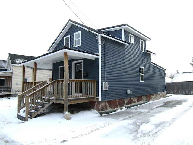 view of front of house featuring covered porch