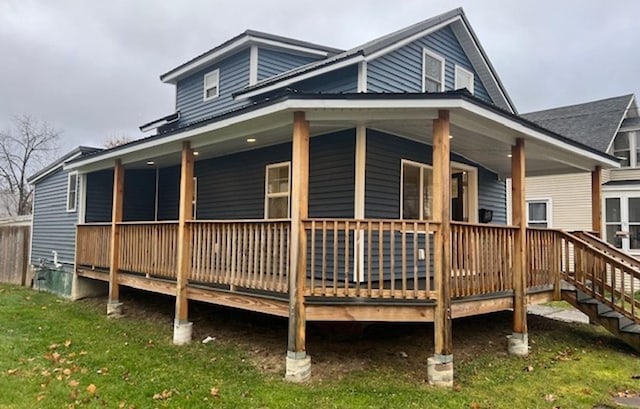 back of house featuring a yard