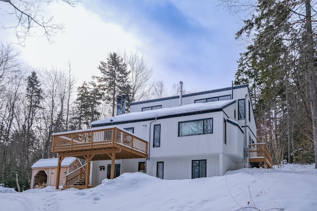 view of front facade featuring a deck