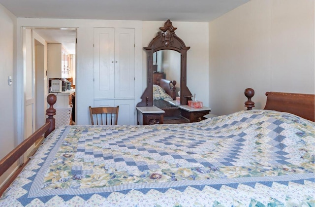 bedroom featuring a closet