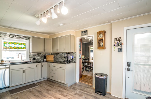 kitchen with dishwasher, sink, ornamental molding, light wood-type flooring, and gray cabinetry