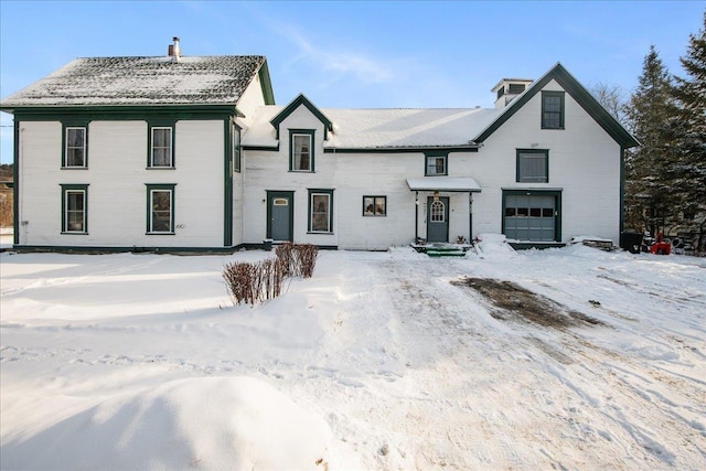 view of front facade featuring a garage