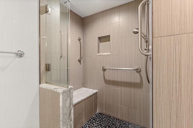 bathroom featuring tiled shower