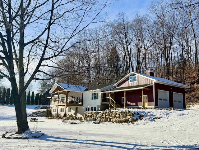 view of front of house featuring a garage