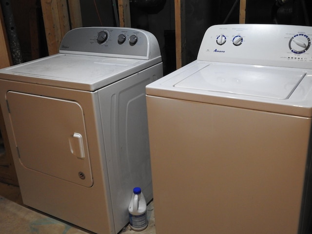 clothes washing area featuring washing machine and dryer