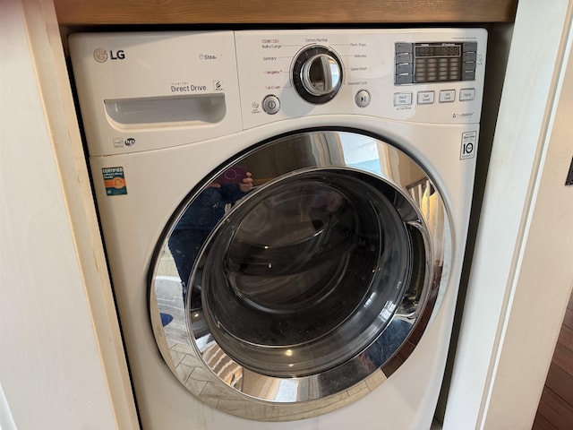 laundry area with mail area, washer / clothes dryer, and laundry area