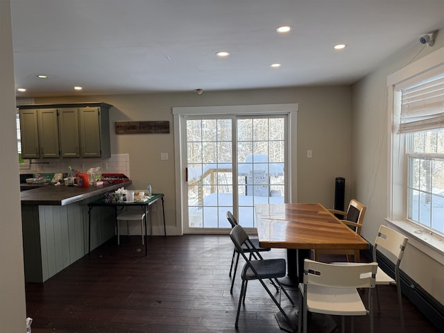 dining area with recessed lighting, dark wood-style flooring, and baseboards