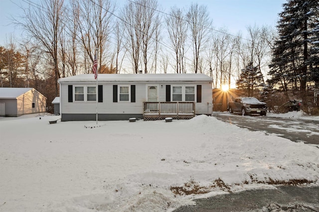 view of front of property