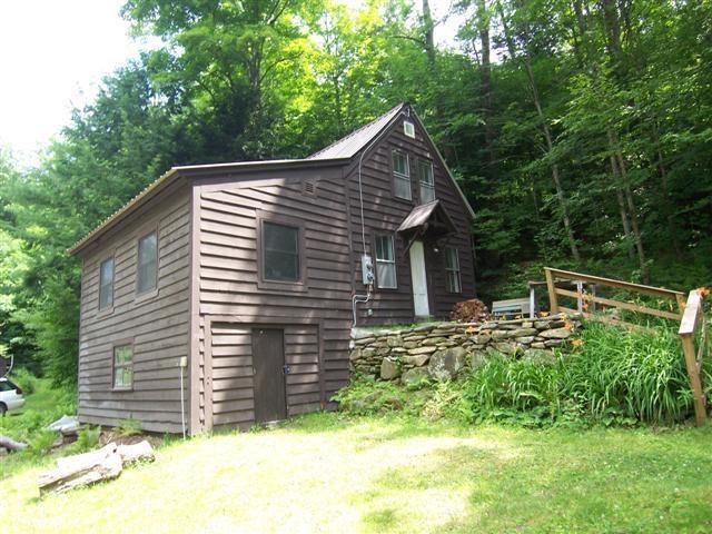 exterior space featuring a lawn