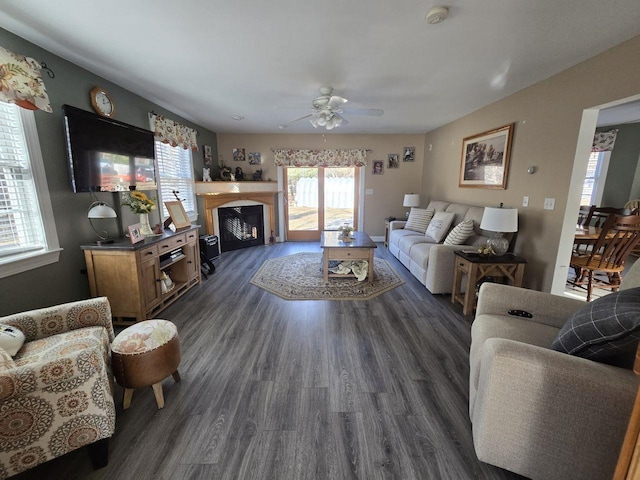 living room with dark wood-type flooring and ceiling fan