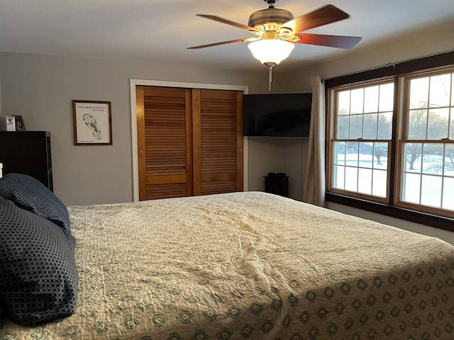 bedroom featuring ceiling fan and a closet