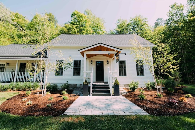 view of front of property featuring covered porch