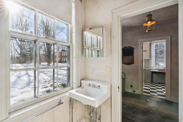 bathroom featuring sink