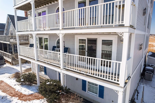 exterior space featuring a balcony