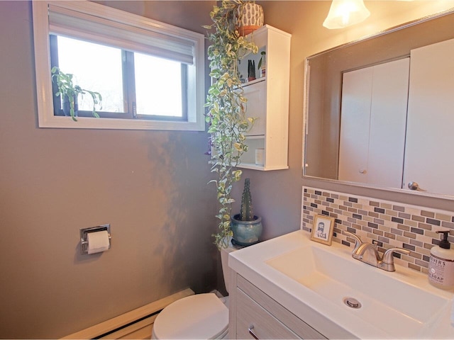 bathroom with vanity, toilet, and decorative backsplash