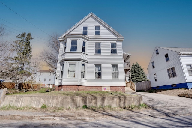 Listing photo 2 for 13 Water St, Somersworth NH 03878