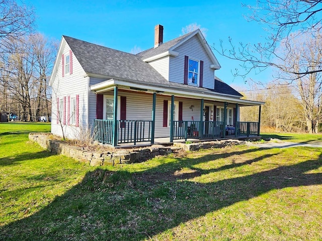 farmhouse featuring a front lawn and a porch