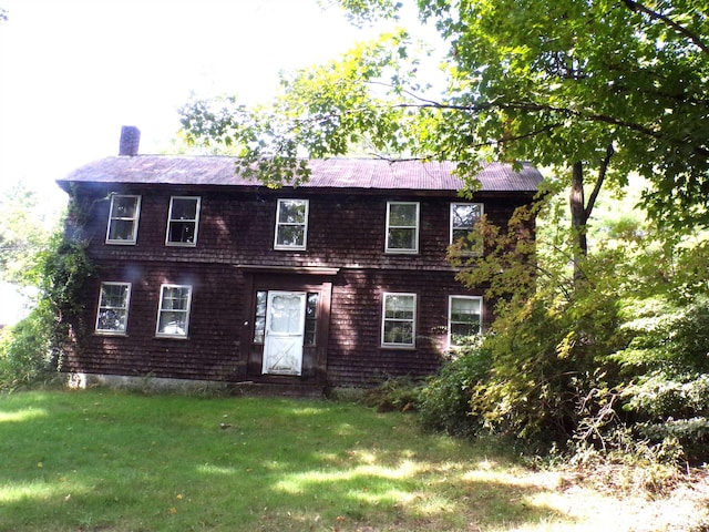 view of front of house with a front lawn