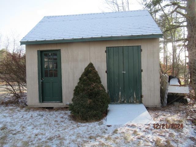 view of outbuilding