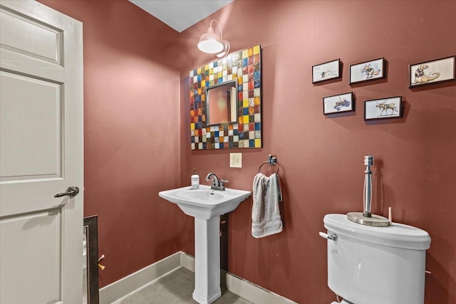 bathroom featuring toilet and sink