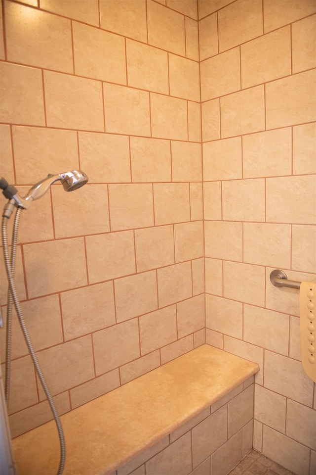 bathroom featuring a tile shower