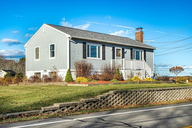 view of front of home featuring a front yard