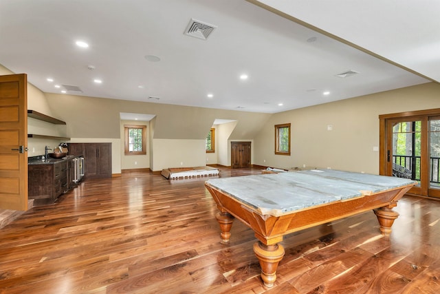 game room with sink, hardwood / wood-style flooring, and pool table