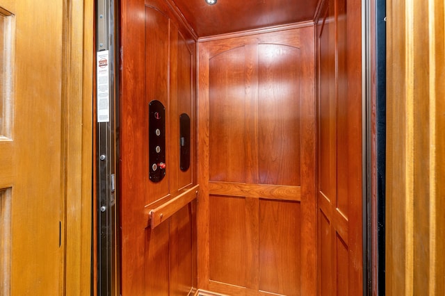 room details featuring elevator