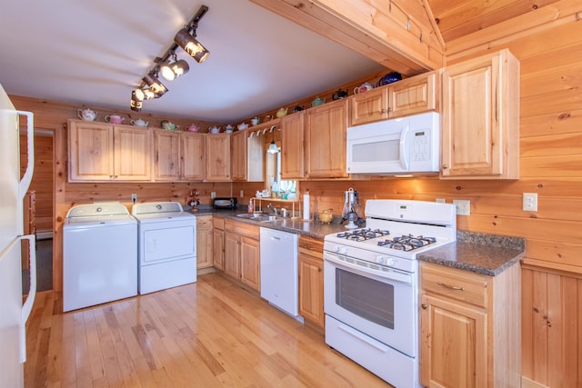 kitchen featuring sink, washing machine and clothes dryer, white appliances, and light wood-type flooring