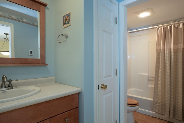 full bathroom featuring shower / tub combo with curtain, vanity, wood-type flooring, and toilet