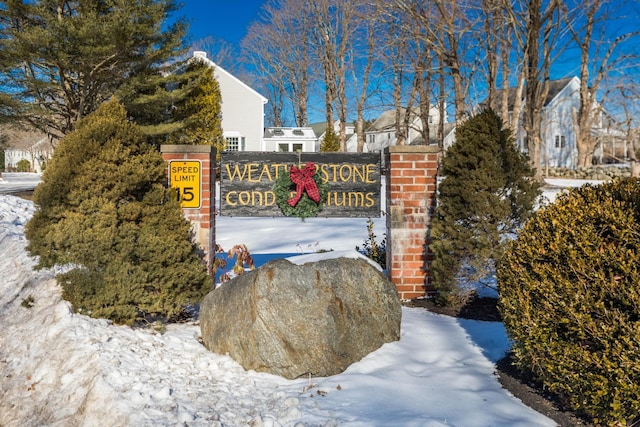 view of community / neighborhood sign