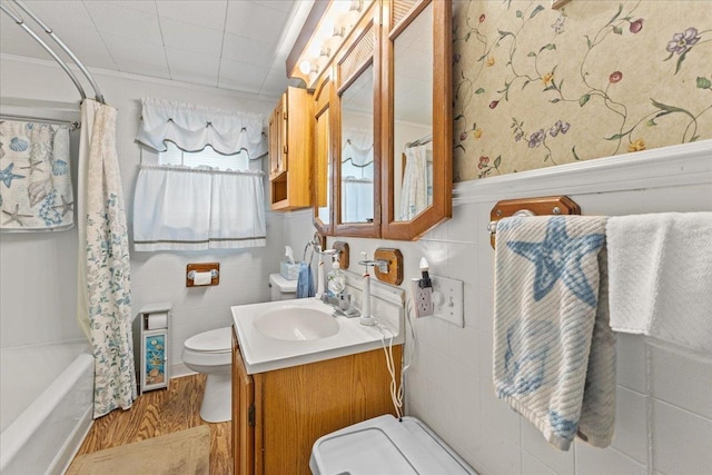 full bathroom with shower / tub combo, hardwood / wood-style floors, vanity, ornamental molding, and toilet